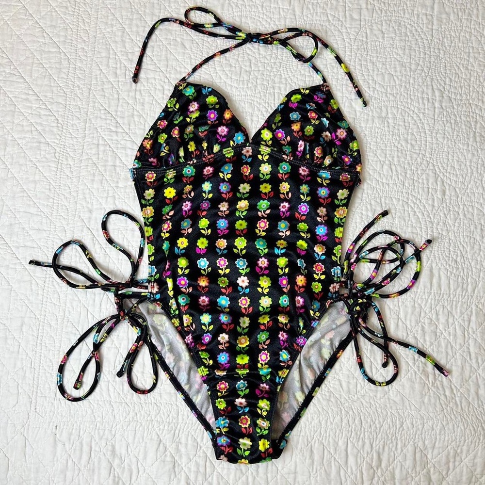 Vanessa Mooney size small 60s style floral print one piece halter bathing suit!